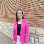 Profesora titulada en ciclo superior de educación infantil y haciendo la carrera de magisterio.
Me encantaría ayudar a los niños